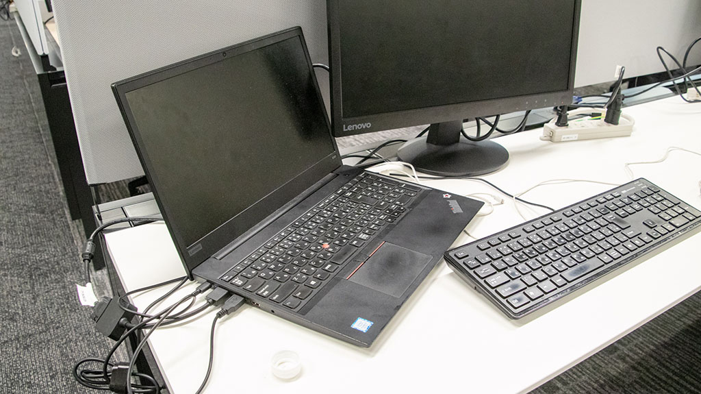 汐留パートナーズグループ_汐留パートナーズオフィス_PC_デュアルモニター