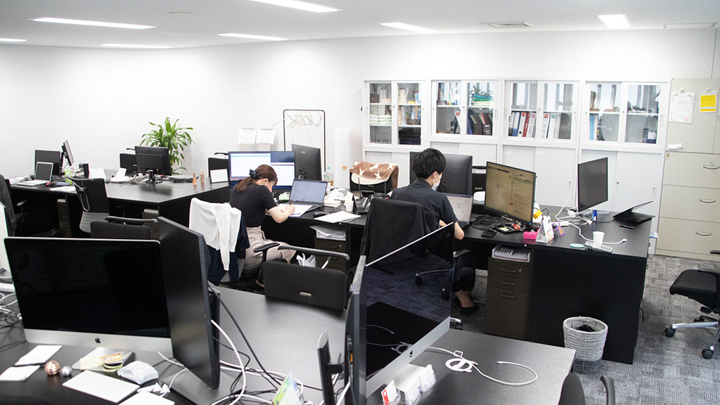 cpa_bridge_office_エンジニアやデザイナーの方々の島