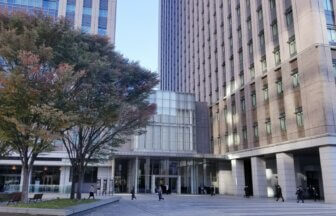 令和4年公認会計士試験合格発表_金融庁前