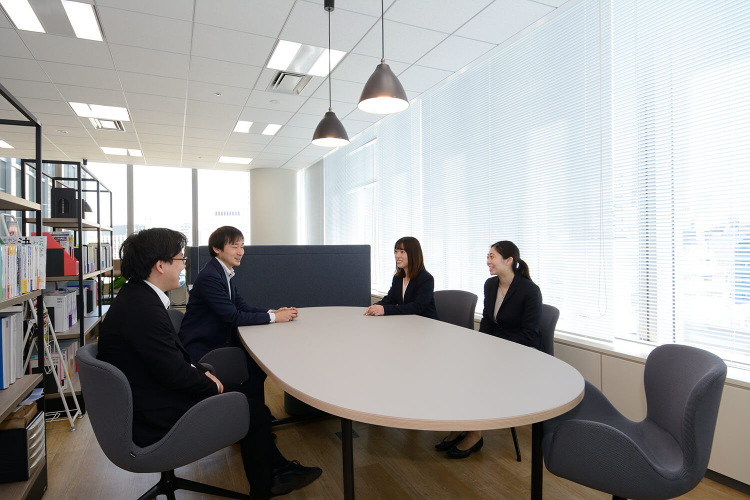 應和監査法人_多種多様なメンバー