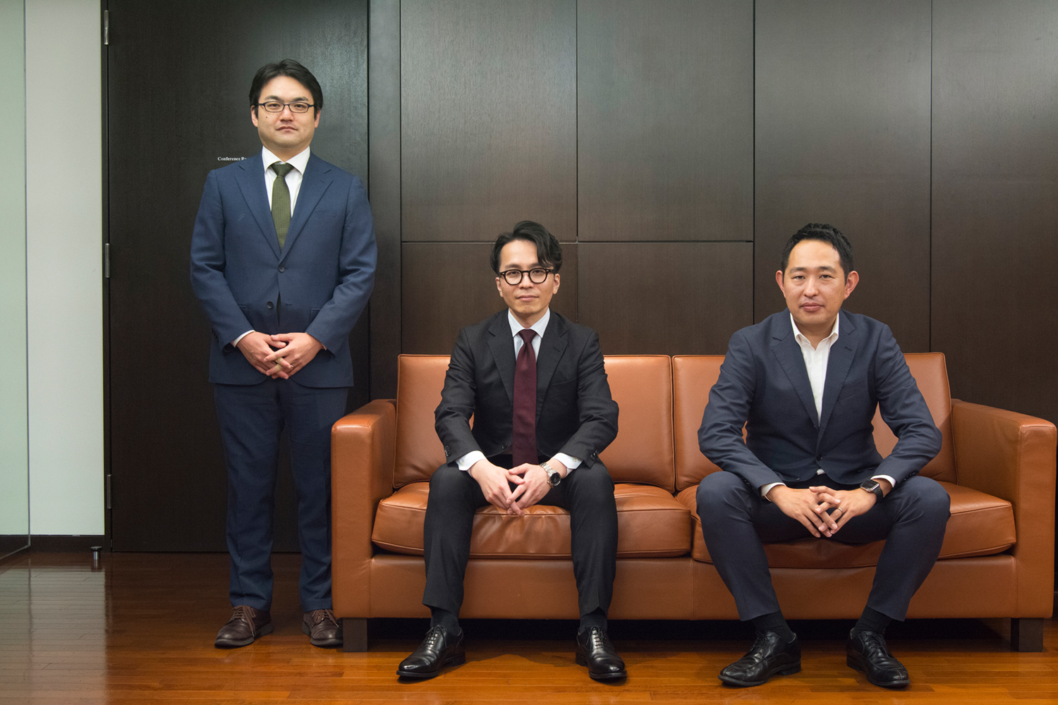 東京共同会計事務所_フィナンシャル・ソリューション部_アドバイザリーグループ ディール・コントロールチーム_大井 友詞氏とFS部のメンバーたち